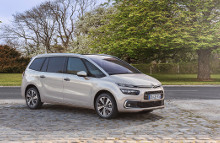 Citroën C4 Grand Picasso har trods sin store størrelse en god totaløkonomi, som gør den til en fortjent vinder af analysen blandt  feriebiler.