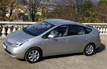 Den nye Toyota Prius er k&aring;ret til &aring;rets bil i Nord Amerika, og har f&aring;et en fantastisk salgsstart i Amerika.