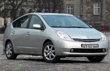 Toyota Prius er nok en gang blevet h&aelig;dret for sin enest&aring;ende hybridteknologi og er netop blevet tildelt titlen International Engine of the Year 2004.