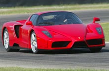 Ferrari Enzo til 14 millioner kroner er et af tr&aelig;kplastrene til Sportscar Event 2004. Enzo stiller op p&aring; KTI den 22. august.