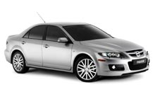 Den nye Mazda 6 har et aggressivt design og k&oslash;reegenskaber som en sportsvogn.