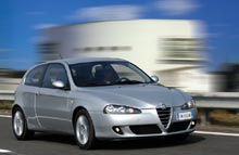 Alfa 147 f&aring;r bedre k&oslash;reegenskaber og en endnu mere forf&oslash;rende linief&oslash;ring.