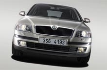 I en kommentar til Folketingsvalget 2005, kræver direktør Bent Mikkelsen fra De Danske Bilimportører en ændring af registreringsafgiften, så prisen på biler som eksempelvis denne Skoda kan komme ned.