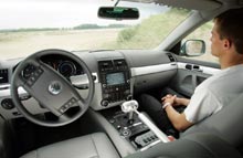 Hvis computere kan l&aelig;re at k&oslash;re bedre bil end mennesker, hvorfor s&aring; l&oslash;be risikoen med en person bag rattet - Det synes at v&aelig;re tanken bag det f&oslash;rerl&oslash;se eksperiment.