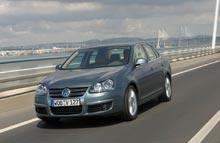 Jetta forventes introduceret i Danmark i uge 42 (oktober) 2005. Prislisten begynder med Jetta Trendline 1,6 l/102 hk til 295.700 kr.