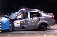 Katastrofal crash test stempler Chevrolet Aveo som livsfarlig.