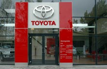 Toyota skifter image: Nye skilte hos landets Toyota-forhandlere.