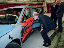 Prins Michael af Kent var særdeles interesseret, da han for nylig aflagde besøg på Volvo Cars Safety Centre.