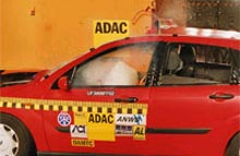 Nye EU-krav dumper fatalt i ny crashtest, som ADAC og herunder FDM står bag.