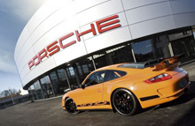 København kan nu prale af et af verdens største Porsche Centre.