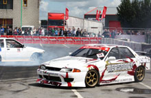 I finalen k&oslash;rer der to og to, p&aring; drifting sprog, kaldet twin pass