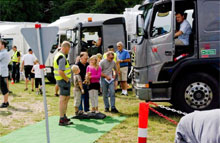 Is&aelig;r lastvognene er farlige i trafikken.