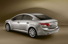 Toyota Avensis i nye kl&aelig;der