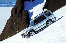 Hvorfor stå på ski, når man har en Land Rover. Det engelske kongehus har netop valgt at hædre den gamle firhjulstrukne kæmpe.