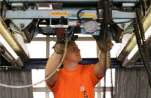 Overvej at f&aring; bilen synet, hvis den er oppe i &aring;rene. &AElig;ldre biler f&aring;r flere fejl med &aring;rene.