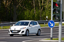 Mazda3 fås nu med stop-start-teknologi.