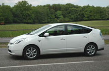 Hybridbiler som Toyota Prius får gennembrud før elbilerne, spår eksperterne.
