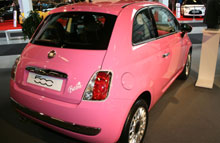 Fiat 500 Pink Limited Edition - her på Biler i Bella - koster 175.490 kr. Foto: Bilpriser.dk.
