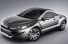 Den futuristiske Peugeot RCZ er med i karavanen.