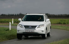 Hybridbilen Lexus RX 450h er blevet billigere som firmabil. Det er Lexus IS også.