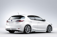 Den nye kompakte hybridmodel Lexus CT 200h kører på en blanding af benzin og el.