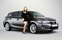 Kylie Minogue glæder sig til samarbejdet med luksusbilen Lexus CT 200h.