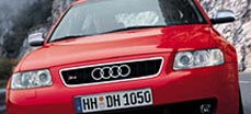 Audis nye S3 vil ikke vække vild opsigt hos forbipasserende. Den afslører først sit sande jeg, når der trykkes på speederen.