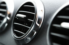 Rens filteret i din aircondition i bilen, så det kun sender frisk luft ud