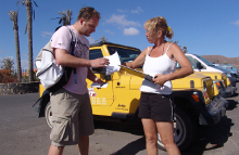 Læs det med småt og husk at kontrollere bilen, når du lejer feriebilen. (Foto: FDM/ EuroTest)