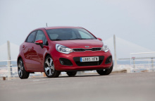 Den nye KIA Rio koster fra 119.999 kr. og kan opleves hos landets KIA forhandlere første weekend i november. 