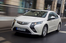 Opel Ampera, der i Danmark skal koste fra 590.000 kr., vandt titlen "Årets Bil i Danmark 2012".