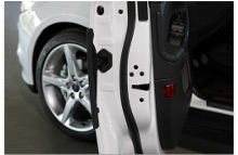 Ford Focus bliver fra februar 2012 udstyret med en dørkantbeskytter, som forhindrer ridser og buler på parkeringspladsen.