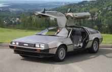 Den berømte Delorean fra filmen Tilbage til Fremtiden er solgt på auktion for 541.000 dollar.