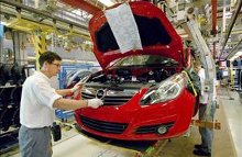 GM overvejer at lukke flere produktioner i Europa på grund af overkapacitet. Billedet er fra Corsa produktionen i Eisenach, der også er på vippen.