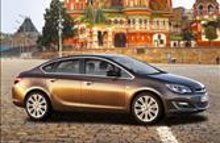 Denne Opel Astra limousine får verdenspremiere på biludstillingen i Moskva i perioden 29. august til 9. september.