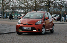 To ud af tre solgte biler tilhøre det lille segment ligesom denne Toyota Aygo.