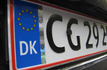 Som led i regeringens strategi for øget digitalisering kan danskerne nu selv omregistrere deres brugte bil.