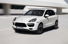 Den nye Porsche Cayenne Turbo S klarer accelerationen fra 0-100 km/t på 4,5 sekunder og fortsætter til topfarten på 283 km/t.