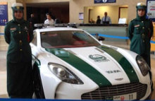 One-77 er en Aston Martin-superbil, der kun bliver produceret i 77 eksemplarer. Om Dubai har købt den af en konkursramt olie-sheik eller direkte ab fabrik vides ikke. Foto: Dubai politi.