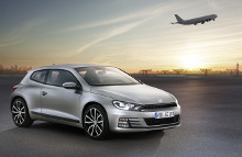 Den nye Scirocco forventes introduceret i Danmark til september og vil også kunne bestilles som van.