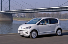 Det er fortsat de små biler som denne Volkswagen up!, som topper salgsstatistikkerne.