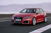 Med den nye RS 3 Sportback præsenterer Audi den stærkeste bil i premiumsegmentets kompaktklasse.