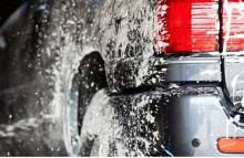 Når forårsvejret melder sig, finder langt de fleste bilister vaskesvampen frem. Især vask, fjerne affald og støvsuge har høj prioritet, viser ny undersøgelse.