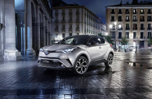 C-HR rammer de danske veje ved årsskiftet. Men allerede nu har man altså mulighed for at være blandt de første til at sikre sig den banebrydende nye Toyota-diamant.