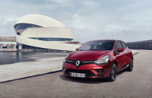 Den faceliftede Renault Clio afsløres ved Åbent Hus hos landets Renault forhandlere søndag den 18. september.