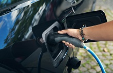  Bilerne kombinerer elbilens lave energiforbrug med benzinbilens rækkevidde