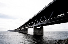 Regeringen foreslår at udskyde indfasningen af registreringsafgiften for el- og plug-in hybridbiler i et år og forhøje bundfradraget i to år.