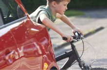 Sensommeren byder traditionen tro på 62.000 nye skolebørn i trafikken, men alligevel passer bilister og cyklister ikke på.