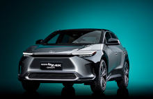 Den endelige produktionsudgave af Toyotas fuldt elektriske SUV i mellemklassen, Toyota bZ4X, forventes introduceret i midten af 2022.