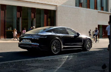 Panamera 4 E-Hybrid Platinum Edition.